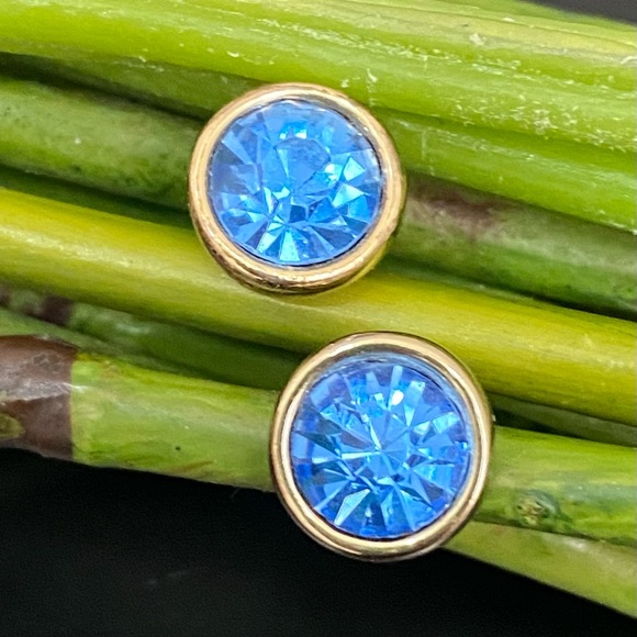 Vintage MONET Signed Blue CZ Stone Gold-plated Stud Earrings 5g. - Picture 1 of 13
